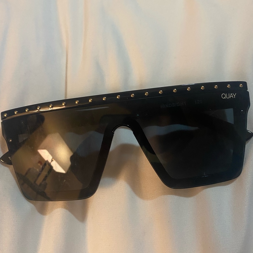 Black quay sunglasses